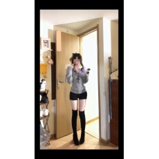 批发灰色连帽毛衣黑色<b class='q'>短裤</b>