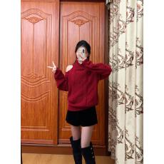 批发红色高领漏肩毛衣黑色短<b class='q'>裤</b>