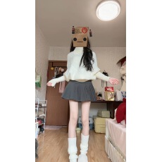 白色高领毛衣百褶裙