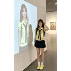 批发黄色Polo领上衣黑色短裙两件套