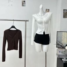 批发NSS COLLECTION 心动韩女 显胸纽扣tee内搭修身打底衫v领<b class='q'>长袖</b>上衣