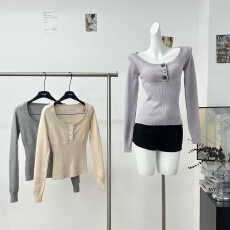 黑豆哼哼 弥漫温柔*纽扣设计U领针织衫短款修身百搭套头打底毛衣