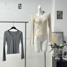 批发bm风纯欲蕾丝绑带V领长袖t恤<b class='q'>女</b>秋冬内搭打底衫修身显瘦甜辣妹上衣