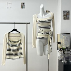 批发2025新款<b class='q'>条纹</b>抹胸绑带背心叠穿披肩套装秋季设计感时尚修身两件套