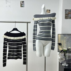 批发叶子 YEZIYZZ 清冷感撞色<b class='q'>条纹</b>一字肩针织衫女秋冬木耳边拼接毛衣