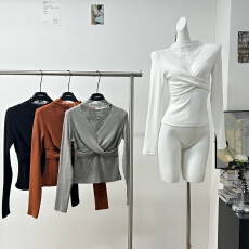 批发法式时尚<b class='q'>百搭</b>蕾丝拼接长袖加绒女显瘦扭结修身网纱内搭上衣