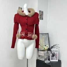 圣诞新年款umoumo乌蘑甜美氛围感毛绒连帽斗篷绞花开衫毛衣