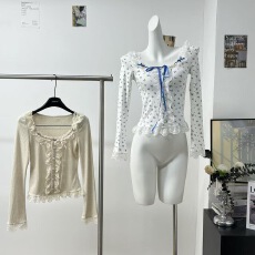 ALITTLE 乱糟糟“蓝莓奶酪”小碎花木耳边蕾丝蝴蝶结长袖内搭上衣