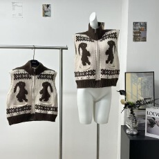 批发月兔萌语Uena卡其色费尔岛兔子花纹立领绵羊<b class='q'>毛</b>针织开<b class='q'>衫</b>马甲女