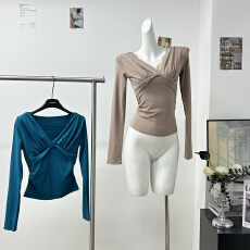 批发吃绿色菜甜酒芭莉 圣诞新品<b class='q'>蕾丝拼接</b>纯欲扭结收腰打底针织衫