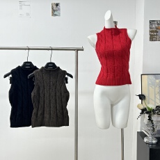 批发8uioio 樱桃利口酒麻花针织套头背心女2025新款冬季显瘦打底上衣