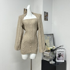 批发JustQin凛冬玫瑰2025秋冬新款针织开衫抹胸<b class='q'>连衣裙</b><b class='q'>性感</b>短裙女