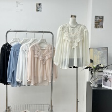 批发2026早春法式重工<b class='q'>蕾丝</b>灯笼袖小衫<b class='q'>罩衫</b>内搭吊带背心两件套装