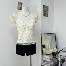 批发纯欲风u领短袖碎花T恤女夏季收腰修身蕾丝内搭设计感紧身短款<b class='q'>上衣</b>