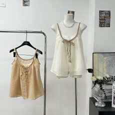 批发韩系性感抽褶吊带背心女2026春夏新款高级感宽松遮肉甜妹无袖上衣