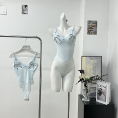 批发Lattitude/杨小鹭 26SS澳钻蝴蝶结清新蓝蕾丝吊带<b class='q'>背心</b>针织<b class='q'>连体衣</b>
