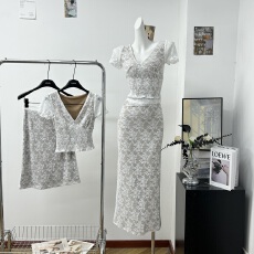 批发Laareetoo v领<b class='q'>蕾丝</b>上衣女夏季2026年新款半身裙<b class='q'>套装</b>气质两件套