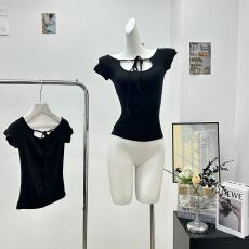 批发8uioio'心动记号'黑色u领挂脖t恤女夏季新款露肩设计感显瘦短上衣