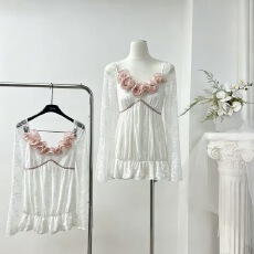 批发SereneEase 木耳边方领<b class='q'>蕾丝</b>上衣女透视喇叭袖<b class='q'>娃娃衫</b>纯欲长袖罩衫