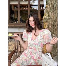 批发茱萸粉连衣裙立体抽褶巨好看泡泡袖碎花2026新款茶歇裙子