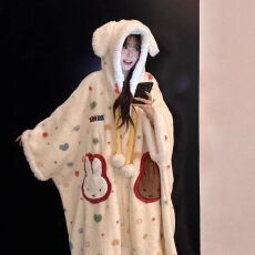 批发可爱小白兔子连帽珊瑚绒睡袍女秋冬季新款加厚保暖斗篷睡衣家居服