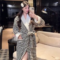 批发冬季加厚半边绒<b class='q'>睡衣</b><b class='q'>女</b>网红爆款高级感条纹绒睡袍长款浴袍<b class='q'>女</b>