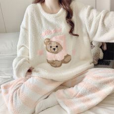 批发半边绒 冬季新款珊瑚绒<b class='q'>睡衣</b>女长袖卡通保暖家居服套装