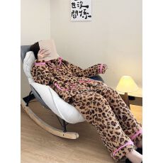 批发韩版纯欲豹纹长袖<b class='q'>珊瑚</b><b class='q'>绒</b><b class='q'>睡衣</b>女冬季新款家居服大码加厚套装可外穿