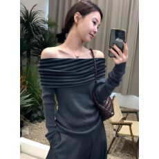 批发条纹斜肩露肩针织衫秋装女款2025新款秋季巨好看一字肩上衣高级感