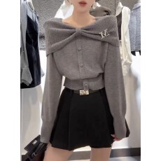 批发灰色蝴蝶结方领长袖<b class='q'>针织</b>衫女秋冬2025年新款气质短款休闲显瘦上衣