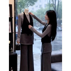 韩系穿搭挂脖背心针织衫女秋季新款时尚洋气叠穿打底两件套上衣潮