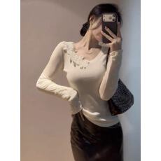 批发法式白色<b class='q'>蕾丝</b>花朵针织打底衫女秋冬轻奢高级感内搭气质绝美小<b class='q'>上衣</b>