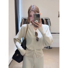 批发法式纯色V领长袖针织打底衫女秋冬<b class='q'>宽松</b>显瘦毛衣内搭短款开叉上衣