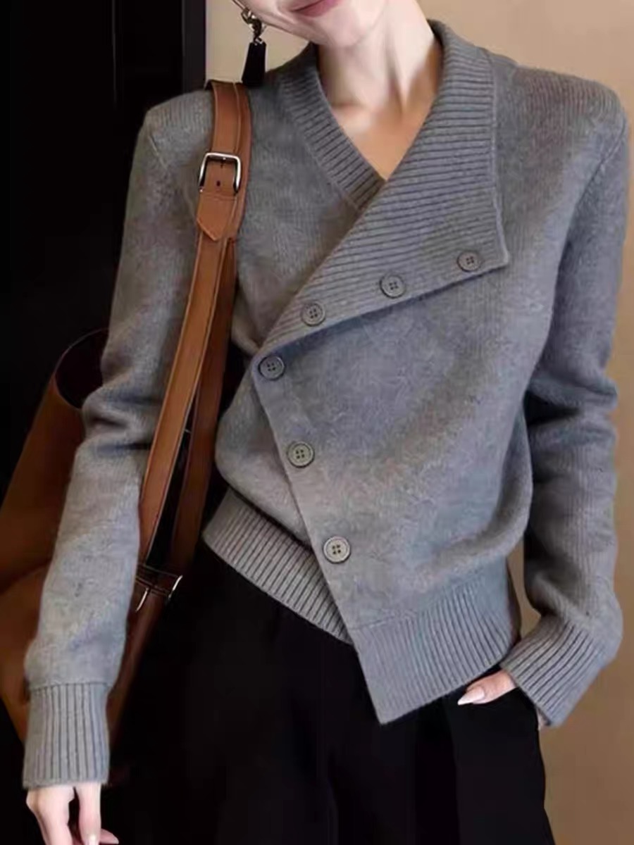 패션 2026 봄 새로운 다용도 고급 센스 품격 자이언트 잘 생긴 회색 불규칙 단추 니트 스웨터 여성 의류