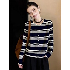 批发2026春季新款气质圆领单排系扣长袖开衫休闲显瘦百搭条纹针织小衫