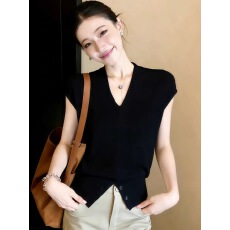 批发韩系穿搭灰色V领<b class='q'>针织衫</b>短袖女2026新款夏季设计感高端小资小上衣