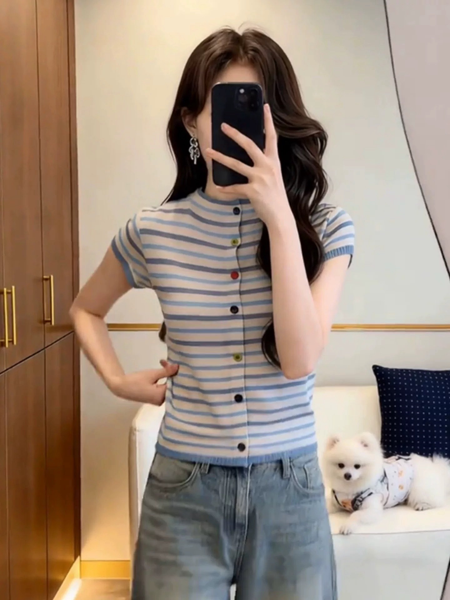 스트라이프 작은 대중 반팔 니트 스웨터 여성 여름 2026 새로운 패션 품격 슬림해 보이는 다용도 외국 가스 캐주얼 맨위