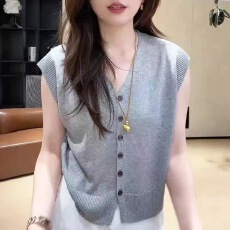 批发巨好看的小飞袖v领针织<b class='q'>衫</b>女款2026新款夏季薄款冰丝针织开<b class='q'>衫</b>上衣