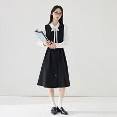 批发黑色 V 领无袖背心连衣裙<b class='q'>女</b>中<b class='q'>长款</b> A 字单排扣学院风叠穿背带裙