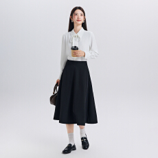 批发白色短款露腰<b class='q'>上衣</b>黑色大摆半身长裙套装女气质通勤显瘦两件套