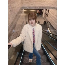 批发羊羔毛绒外套女冬季2024新款高级感超好看小香风名媛气质加厚大衣