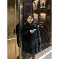 批发羊羔毛外套女2024新款秋冬女装牛角扣中长款黑色加厚加棉皮草大衣
