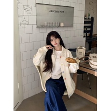 批发粉色小碎花翻领<b class='q'>牛仔</b>外套女秋季设计感彩色扣宽松百搭<b class='q'>夹克</b>上衣新款