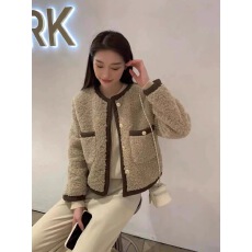 批发新款小香风外套女小个子<b class='q'>秋</b>冬仿羊羔毛皮草加厚皮毛一体外套上衣