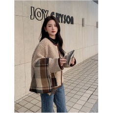 批发新款小香风外套女小个子<b class='q'>秋</b>冬仿羊羔毛皮草加厚皮毛一体外套上衣