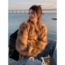 批发'流光琥珀'大表姐狐狸毛<b class='q'>短款</b>韩版年轻款毛毛大衣网红款女<b class='q'>皮草</b>外套