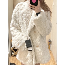 批发羊羔毛绒外套女冬季2024新款高级感超好看小香风名媛气质加厚大衣