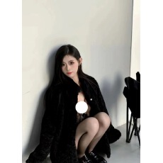 批发2025新款爆款富人区同款羊羔毛立领仿加厚宽松皮草毛毛外套大衣女