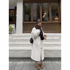 批发羊羔毛外套女长款大衣过膝设计感财阀家族仿兔绒皮草加厚宽松立领
