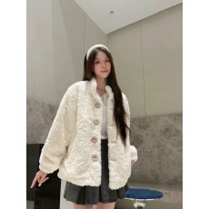 批发高级感小香风外套女冬2025新款奶fufu环保羊羔绒皮草毛茸保暖上衣